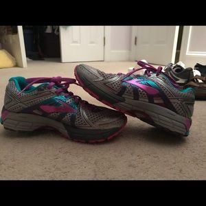 Brooks Adrenaline GTS 17 size 7.5 shoes